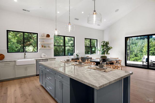 573 Wagnon Rd, Sebastopol, CA 95472