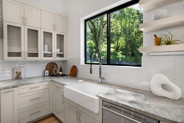 573 Wagnon Rd, Sebastopol, CA 95472