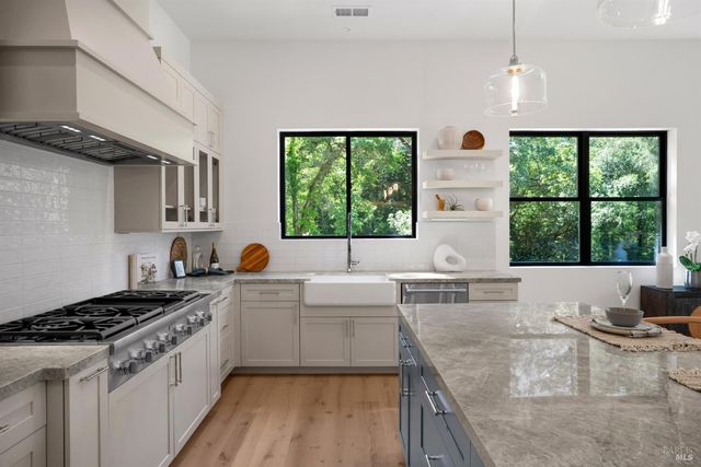 573 Wagnon Rd, Sebastopol, CA 95472