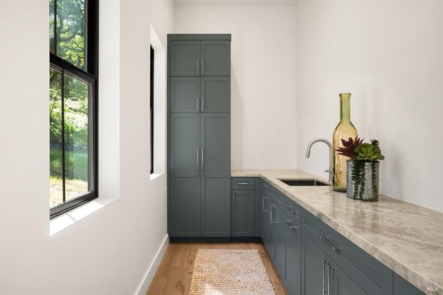 573 Wagnon Rd, Sebastopol, CA 95472