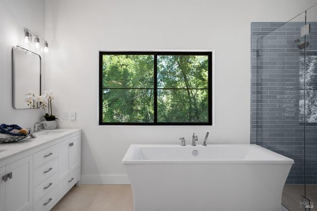 573 Wagnon Rd, Sebastopol, CA 95472