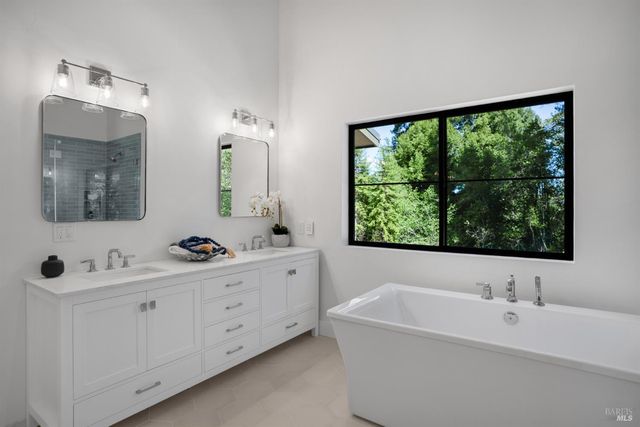 573 Wagnon Rd, Sebastopol, CA 95472