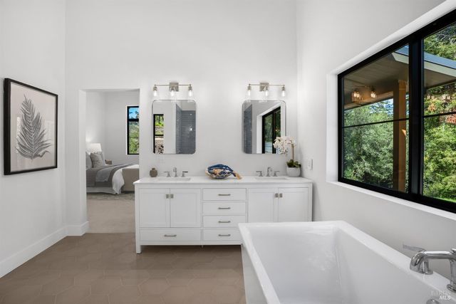 573 Wagnon Rd, Sebastopol, CA 95472