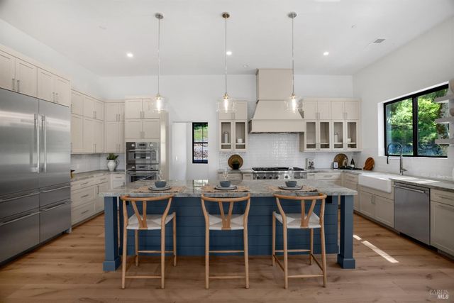 573 Wagnon Rd, Sebastopol, CA 95472