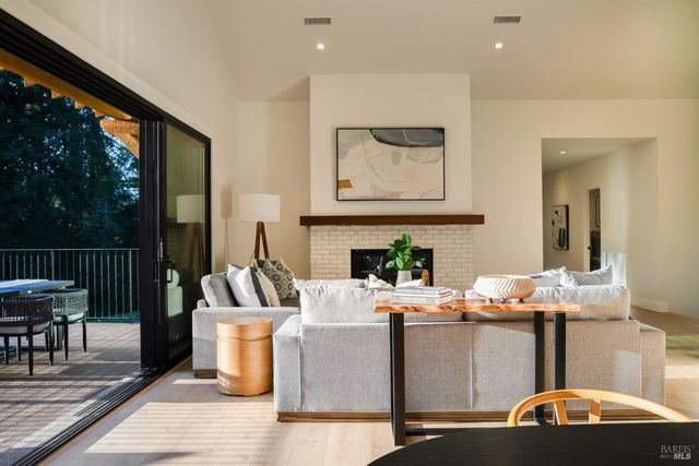 573 Wagnon Rd, Sebastopol, CA 95472