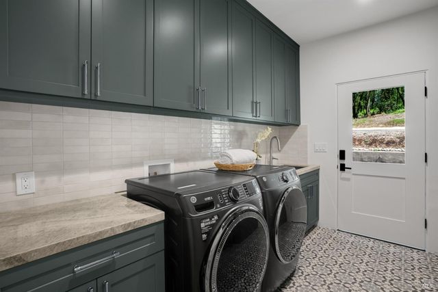 573 Wagnon Rd, Sebastopol, CA 95472