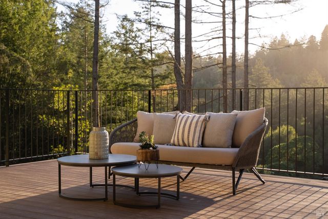 573 Wagnon Rd, Sebastopol, CA 95472