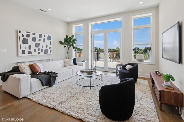 1938 W Augusta Boulevard 504, Chicago, IL 60622