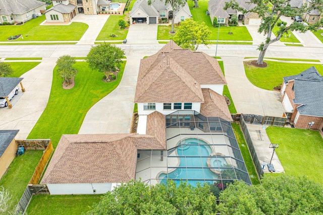 106 Arrowhead Drive, Lake Jackson, TX 77566