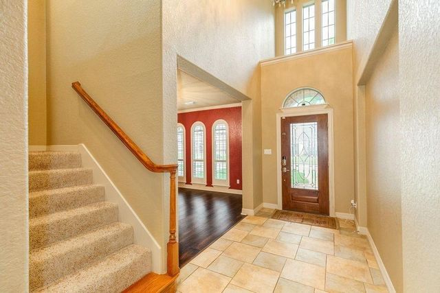 106 Arrowhead Drive, Lake Jackson, TX 77566