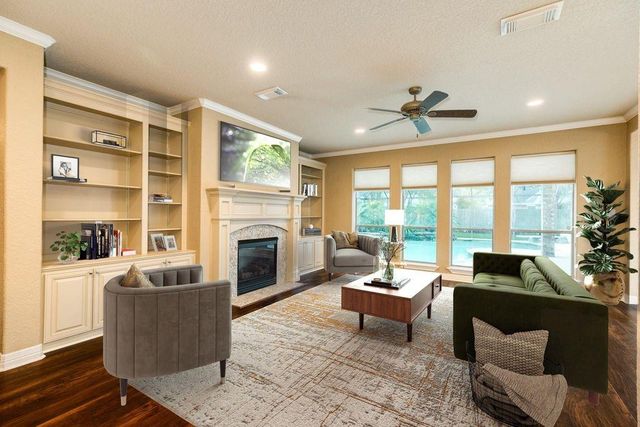 106 Arrowhead Drive, Lake Jackson, TX 77566