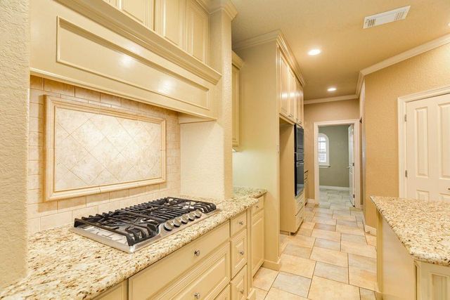 106 Arrowhead Drive, Lake Jackson, TX 77566