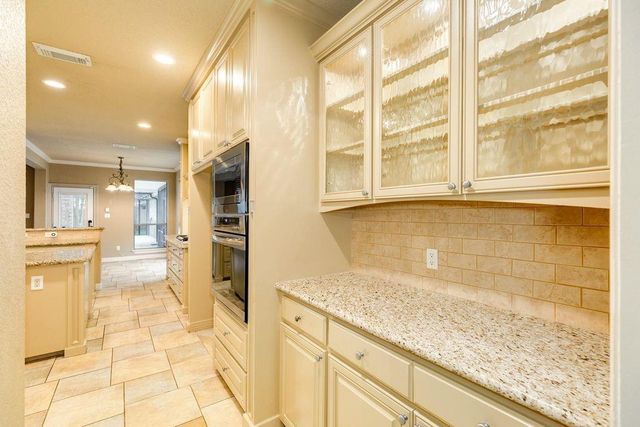 106 Arrowhead Drive, Lake Jackson, TX 77566