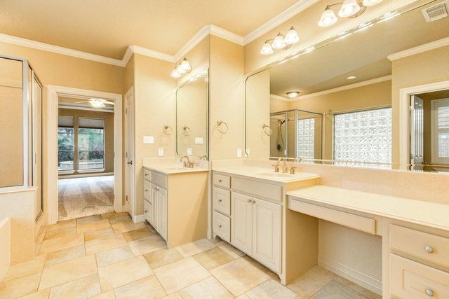 106 Arrowhead Drive, Lake Jackson, TX 77566