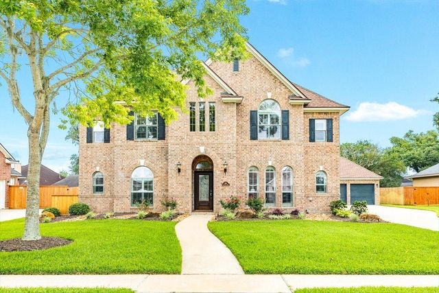 106 Arrowhead Drive, Lake Jackson, TX 77566