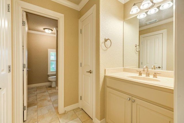 106 Arrowhead Drive, Lake Jackson, TX 77566