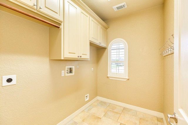 106 Arrowhead Drive, Lake Jackson, TX 77566