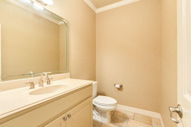 106 Arrowhead Drive, Lake Jackson, TX 77566