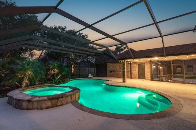 106 Arrowhead Drive, Lake Jackson, TX 77566