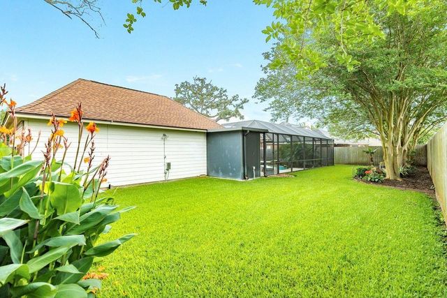 106 Arrowhead Drive, Lake Jackson, TX 77566