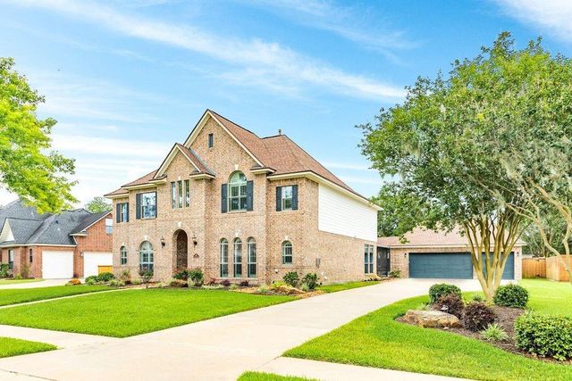 106 Arrowhead Drive, Lake Jackson, TX 77566