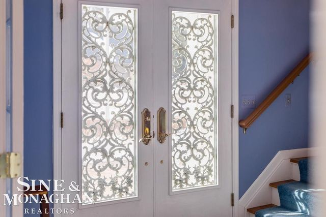 8 Lake Shore Lane, Grosse Pointe Shores, MI 48236