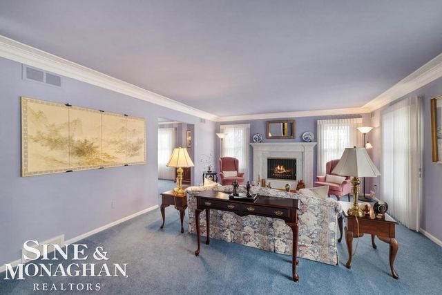 8 Lake Shore Lane, Grosse Pointe Shores, MI 48236