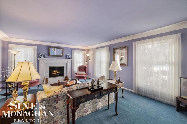 8 Lake Shore Lane, Grosse Pointe Shores, MI 48236