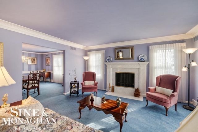 8 Lake Shore Lane, Grosse Pointe Shores, MI 48236