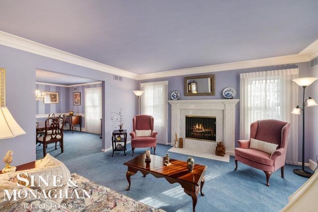 8 Lake Shore Lane, Grosse Pointe Shores, MI 48236