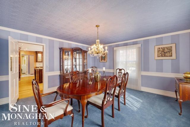 8 Lake Shore Lane, Grosse Pointe Shores, MI 48236