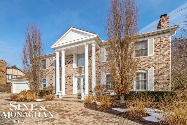 8 Lake Shore Lane, Grosse Pointe Shores, MI 48236