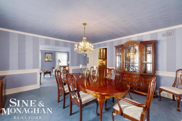 8 Lake Shore Lane, Grosse Pointe Shores, MI 48236