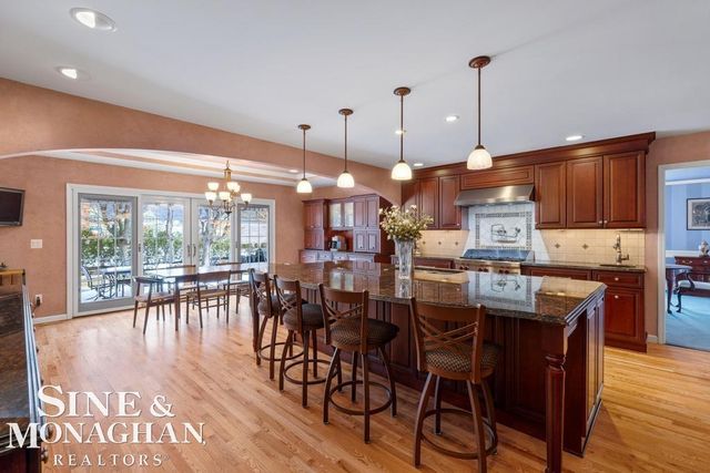 8 Lake Shore Lane, Grosse Pointe Shores, MI 48236