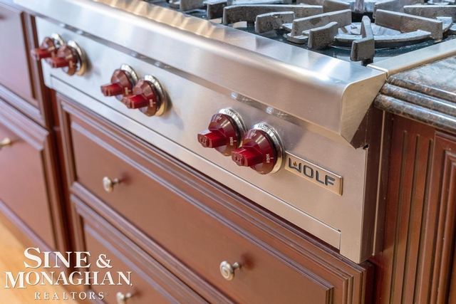 8 Lake Shore Lane, Grosse Pointe Shores, MI 48236