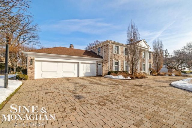 8 Lake Shore Lane, Grosse Pointe Shores, MI 48236