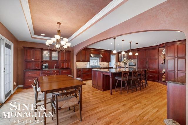 8 Lake Shore Lane, Grosse Pointe Shores, MI 48236