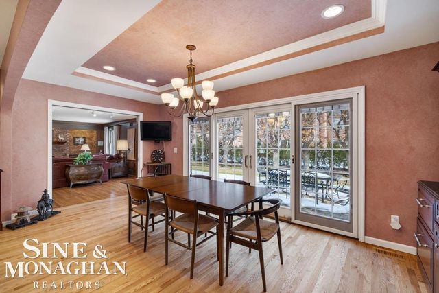 8 Lake Shore Lane, Grosse Pointe Shores, MI 48236