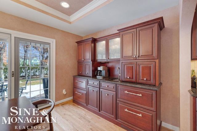 8 Lake Shore Lane, Grosse Pointe Shores, MI 48236