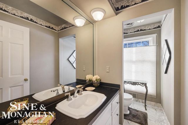 8 Lake Shore Lane, Grosse Pointe Shores, MI 48236