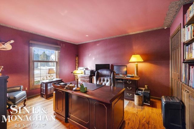 8 Lake Shore Lane, Grosse Pointe Shores, MI 48236