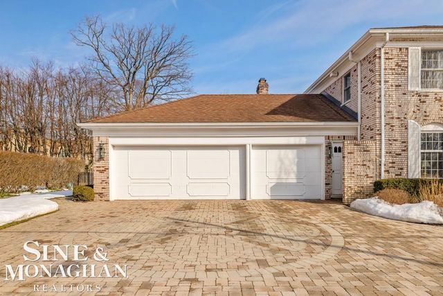 8 Lake Shore Lane, Grosse Pointe Shores, MI 48236