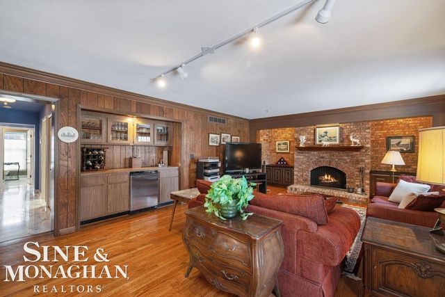 8 Lake Shore Lane, Grosse Pointe Shores, MI 48236