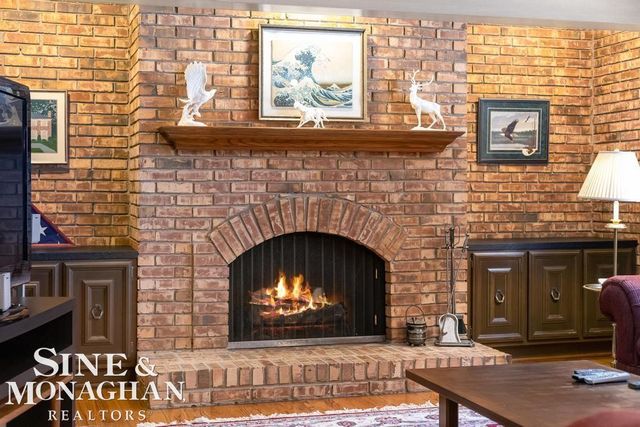 8 Lake Shore Lane, Grosse Pointe Shores, MI 48236