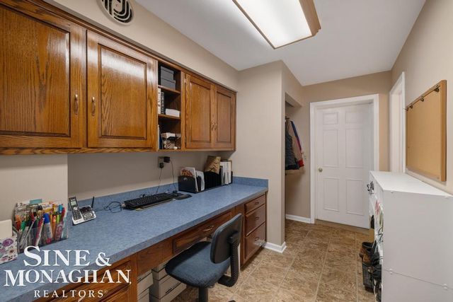 8 Lake Shore Lane, Grosse Pointe Shores, MI 48236