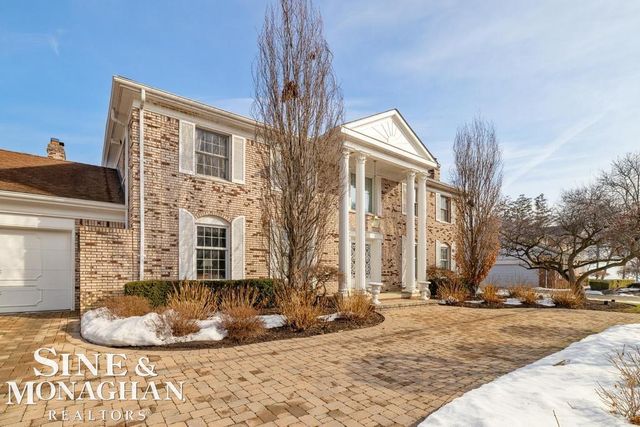 8 Lake Shore Lane, Grosse Pointe Shores, MI 48236