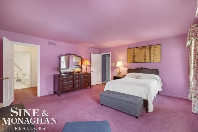 8 Lake Shore Lane, Grosse Pointe Shores, MI 48236