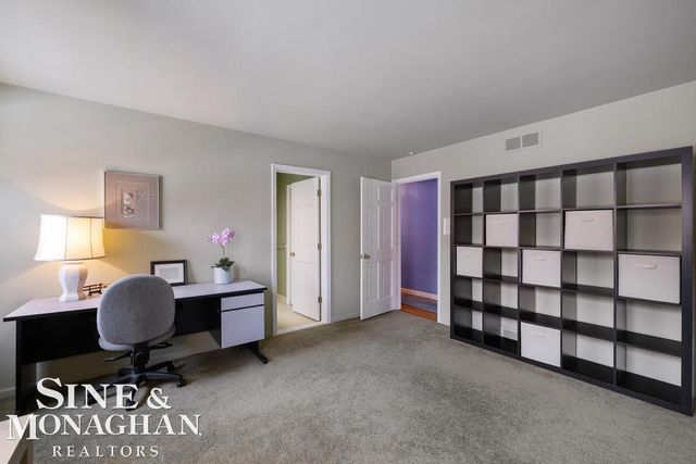 8 Lake Shore Lane, Grosse Pointe Shores, MI 48236