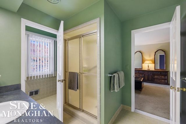 8 Lake Shore Lane, Grosse Pointe Shores, MI 48236