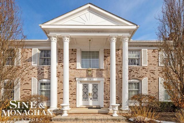 8 Lake Shore Lane, Grosse Pointe Shores, MI 48236